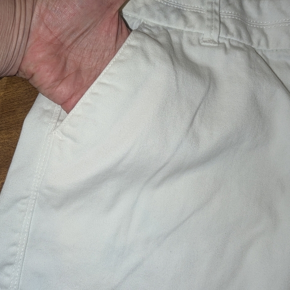 Maurices White Bermuda Shorts Tailored Fit - Picture 4 of 8